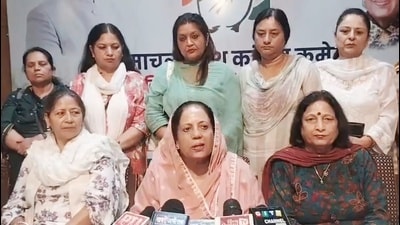 Congress state chief Pratibha Singh addressing the media during a press conference at state congress office Rajeev Bhawan, in Shimla, on Sunday. (HT Photo)