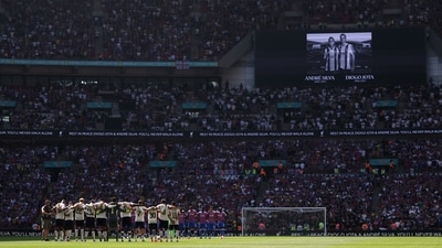 General view of players during a minutes silence in memory of Diogo Jota and Andre Silva before the match. (REUTERS)