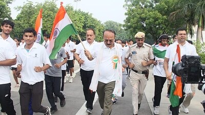 Delhi Education Minister Ashish Sood flagged off the Tiranga Run to pay tribute to the martyrs who laid down their lives for the country, in line with the Har Ghar Tiranga campaign at Thyagraj Stadium in New Delhi. ( HT PHOTO / Hindustan Times)