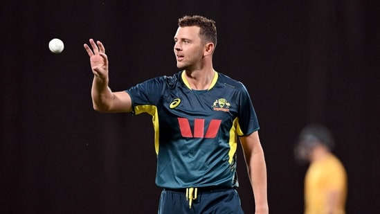 Australia vs South Africa 1st T20I LIVE Updates, AUS vs SA: Josh Hazlewood steps up once again, Australia vs South Africa 1st T20I LIVE Updates, AUS vs SA: Josh Hazlewood steps up once again,