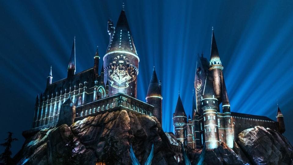 Night lights on Hogwarts Castle at Universal Studios Hollywood. (media.universalparksusa.com) Night lights on Hogwarts Castle at Universal Studios Hollywood. (media.universalparksusa.com)