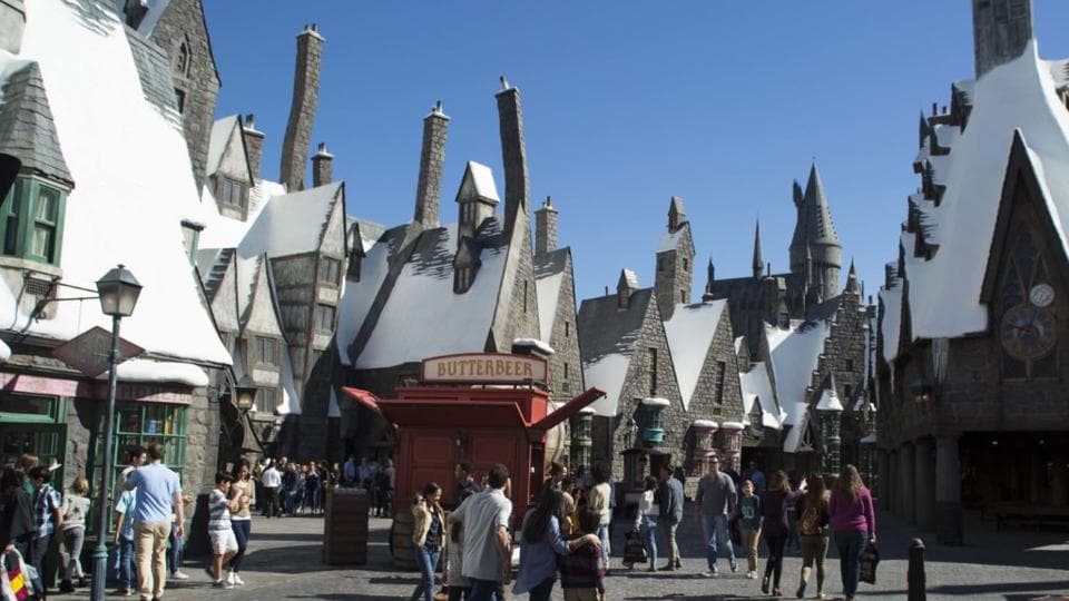 Hogsmeade village at Universal Studios Hollywood (media.universalparksusa.com) Hogsmeade village at Universal Studios Hollywood (media.universalparksusa.com)