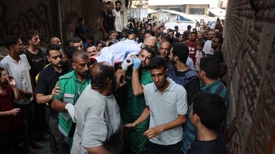 Mourners carry the body of Al Jazeera correspondent Anas al-Sharif, who was killed alongside other journalists in an overnight Israeli strike on their tent in Gaza City, during his funeral in Gaza City on August 11, 2025. Al Jazeera said two of its correspondents, including a prominent reporter, and three cameramen were killed in an Israeli strike on their tent in Gaza City. (Omar Al Qattaa/AFP) Mourners carry the body of Al Jazeera correspondent Anas al-Sharif, who was killed alongside other journalists in an overnight Israeli strike on their tent in Gaza City, during his funeral in Gaza City on August 11, 2025. Al Jazeera said two of its correspondents, including a prominent reporter, and three cameramen were killed in an Israeli strike on their tent in Gaza City. (Omar Al Qattaa/AFP)