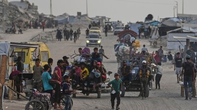 Displaced Palestinians travel on carts and vehicles through a makeshift camp along the beach in Gaza City, Sunday, Aug. 10, 2025. (Jehad Alshrafi/AP) Displaced Palestinians travel on carts and vehicles through a makeshift camp along the beach in Gaza City, Sunday, Aug. 10, 2025. (Jehad Alshrafi/AP)