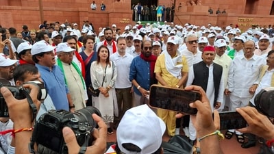 Opposition leaders marched towards the Election Commission on Monday. (Hindustan Times) Opposition leaders marched towards the Election Commission on Monday. (Hindustan Times)