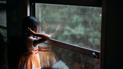 A viral Reddit post of a father recalled how his daughter called 1098 to report her mum. (Unsplash/Representational Image)