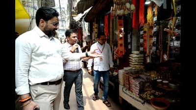 Temple Trust chief executive officer Vishwa Bhushan Mishra and other officials create awareness about the plastic ban in and around the Kashi Vishwanath Temple in Varanasi. (Sourced)