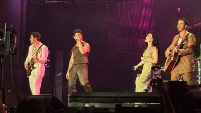The Jonas Brothers bring out Demi Lovato for the opening night of JONAS20 tour at MetLife stadium, New Jersey. (x/@dannysthilld)