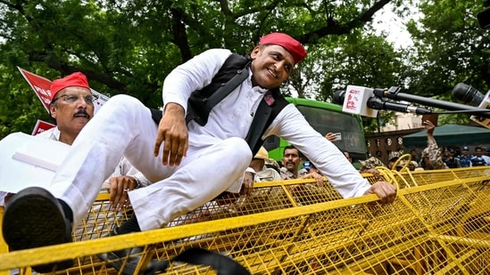 Samajwadi Party President Akhilesh Yadav was seen jumping a Delhi police barricade during a march led by India's opposition parties(AFP)