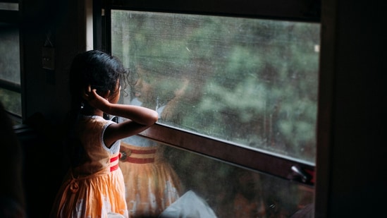 A viral Reddit post of a father recalled how his daughter called 1098 to report her mum. (Unsplash/Representational Image)