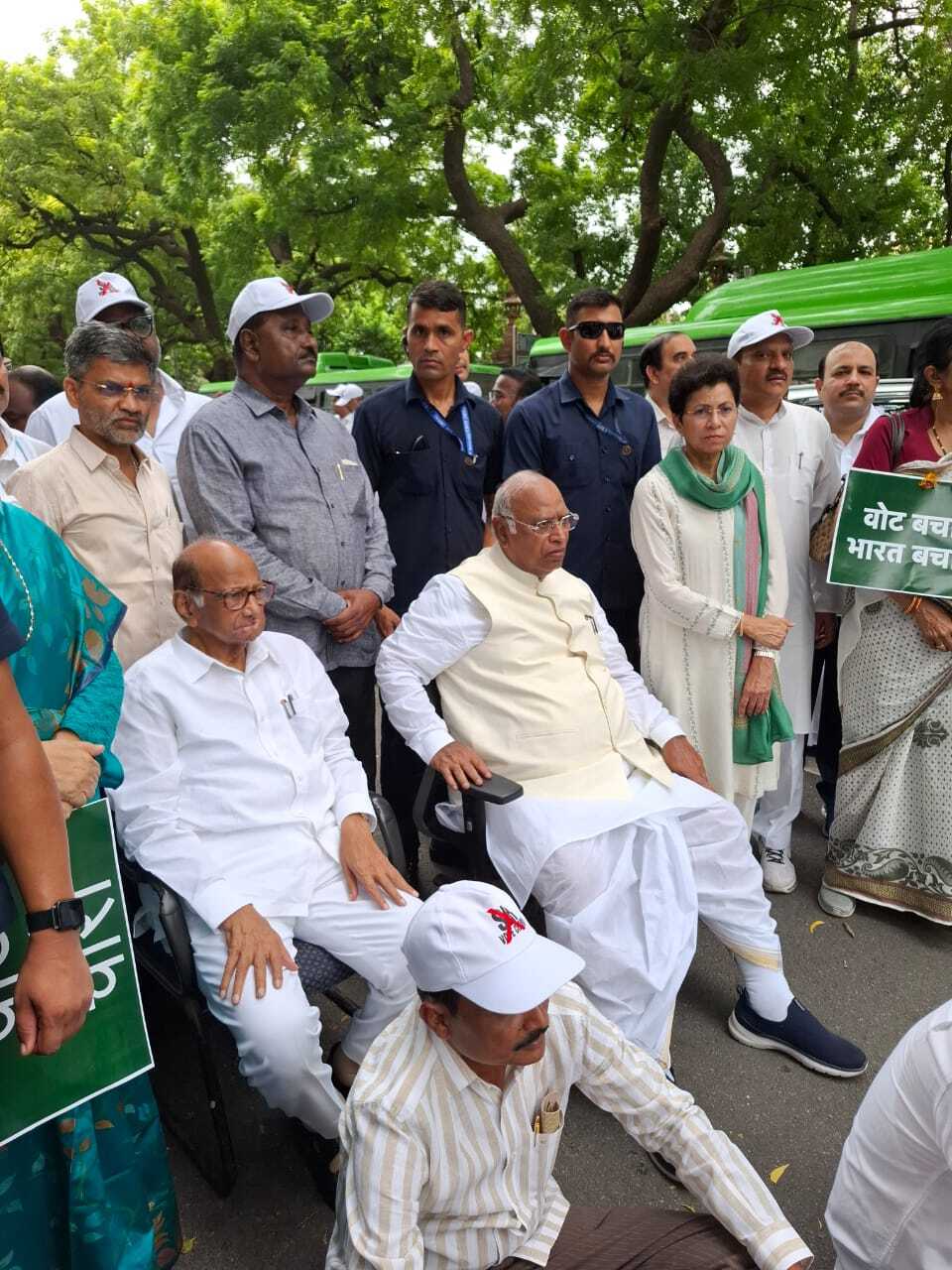 Congress President Mallikarjun Kharge, NCP SCP chief Sharad Pawar, join INDIA bloc leaders as they march from the Parliament to the Election Commission of India. (HT Photo) Congress President Mallikarjun Kharge, NCP SCP chief Sharad Pawar, join INDIA bloc leaders as they march from the Parliament to the Election Commission of India. (HT Photo)