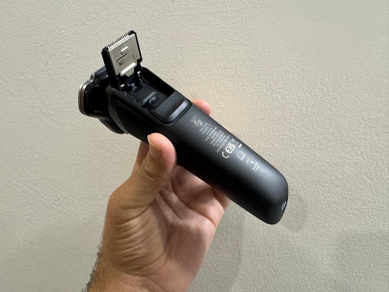 Shaping your beard is a smooth task with the Philips i9000 shaver.