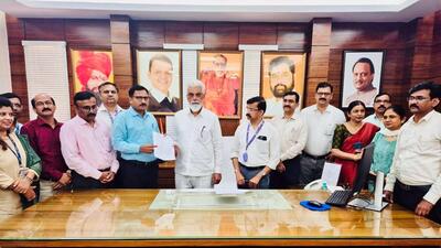 All Maharashtra Education Service Gazetted Officers and Employees Union called off state-wide agitation after the state assured that no innocent officers or employees would face wrongful arrest in Shalarth ID fraud probe. (HT) All Maharashtra Education Service Gazetted Officers and Employees Union called off state-wide agitation after the state assured that no innocent officers or employees would face wrongful arrest in Shalarth ID fraud probe. (HT)