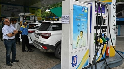 A man reads a notice announcing the ban on refuelling petrol cars older than 15 years and diesel vehicles older than 10 years, displayed at a gas station in New Delhi. (AFP) A man reads a notice announcing the ban on refuelling petrol cars older than 15 years and diesel vehicles older than 10 years, displayed at a gas station in New Delhi. (AFP)