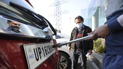 Noida, India - December 18, 2020: A mechanic replacing a car’s old registration number plate with the high security registration plate (HSRP) at Ace Honda service centre, in Noida Sector 11, India, on Friday, December 18, 2020. (Photo by Sunil Ghosh / Hindustan Times) To go with Shafaque's story