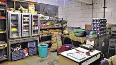 Since the beginning of August, Kashmir has been rattled by a series of seizures and confiscation of hundreds of kilograms of rotten, unsafe or stale meat or its products. (HT representative) Since the beginning of August, Kashmir has been rattled by a series of seizures and confiscation of hundreds of kilograms of rotten, unsafe or stale meat or its products. (HT representative)