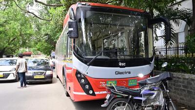 The BEST electric bus was plying on route number 105 (Kamla Park to Tardeo). (Anshuman Poyrekar/ Hindustan Times) The BEST electric bus was plying on route number 105 (Kamla Park to Tardeo). (Anshuman Poyrekar/ Hindustan Times)