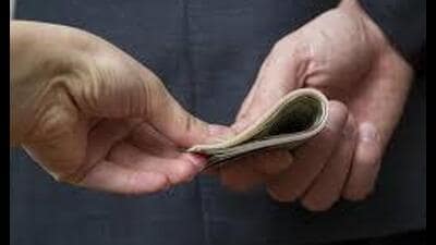The accused was caught red-handed while accepting the bribe. (HT File)