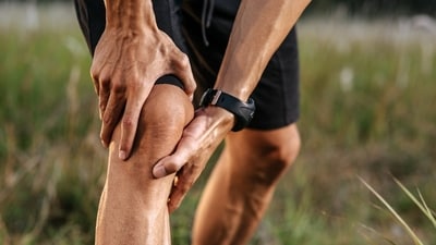 Know these lifestyle habits that can contribute to stronger and healthier knees. (Freepik) Know these lifestyle habits that can contribute to stronger and healthier knees. (Freepik)