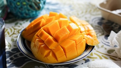Mangoes are naturally sweet and juicy. (Unsplash)