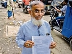 Jogeshwari West resident Mansoor Darvesh has been pleading with the BMC to construct a footpath along Swami Vivekananda Road, from Millat Hospital to the Amboli BIT Chowky, for more than three years now (Satish Bate/ Hindustan Times)