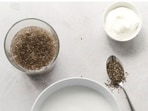 Is eating chia seeds with yoghurt better than chia water? Find out. (Freepik)