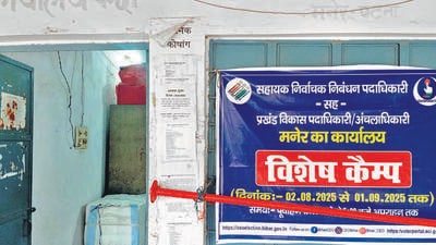 A special ECI camp in Patna to process claims and objections. (HT Photo)