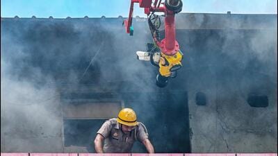 An articulated water tower machine was also used to sprinkle water on the 4th floor terrace, the chief fire officer said. (Sunil Ghosh/HT Photo) An articulated water tower machine was also used to sprinkle water on the 4th floor terrace, the chief fire officer said. (Sunil Ghosh/HT Photo)