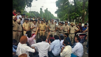 Students in front of the administration block at Panjab University on Wednesday. (HT Photo) Students in front of the administration block at Panjab University on Wednesday. (HT Photo)