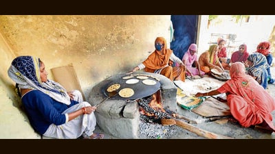 The delay has forced teachers and school heads to dig into their own pockets to ensure that children are fed. (HT Photo) The delay has forced teachers and school heads to dig into their own pockets to ensure that children are fed. (HT Photo)