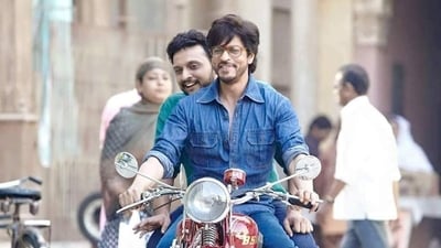 Zeeshan Ayyub shares experience working with Shah Rukh Khan in Raees. Zeeshan Ayyub shares experience working with Shah Rukh Khan in Raees.