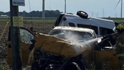 13 people were in the two vehicles, including 10 in the van. (X- @MIOHSP) 13 people were in the two vehicles, including 10 in the van. (X- @MIOHSP)