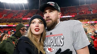Taylor Swift with bf Travis Kelce (X) Taylor Swift with bf Travis Kelce (X)
