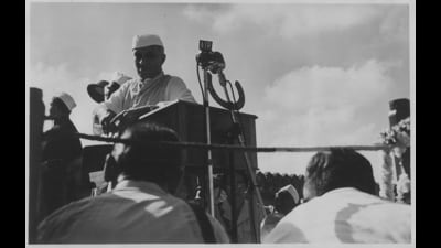 Jawaharlal Nehru during the flag hoisting ceremony at Red Fort, Delhi (HT Photo) Jawaharlal Nehru during the flag hoisting ceremony at Red Fort, Delhi (HT Photo)