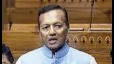Kurukshetra MP and Jindal Group chairman Naveen Jindal handed over the cheque to defence minister Rajnath Singh in Delhi on Thursday. Kurukshetra MP and Jindal Group chairman Naveen Jindal handed over the cheque to defence minister Rajnath Singh in Delhi on Thursday.