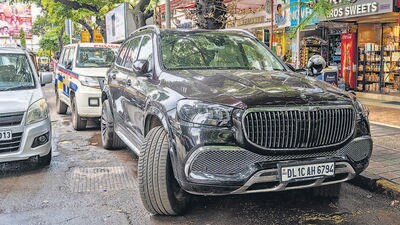 Mumbai, India - August 14, 2025: The Bandra police on Wednesday arrested a 41-year-old driver of a Mercedes car for hitting a 60-year-old woman at Chimbai in Bandra west while she was sitting by the roadside and drinking tea. The Bandra police said that the woman who had suffered severe headache injuries, was rushed to the hospital by the driver but later succumbed to her injuries. in Mumbai, India, on Thursday, August 14, 2025. (Photo by Satish Bate/ Hindustan Times) (Hindustan Times) Mumbai, India - August 14, 2025: The Bandra police on Wednesday arrested a 41-year-old driver of a Mercedes car for hitting a 60-year-old woman at Chimbai in Bandra west while she was sitting by the roadside and drinking tea. The Bandra police said that the woman who had suffered severe headache injuries, was rushed to the hospital by the driver but later succumbed to her injuries. in Mumbai, India, on Thursday, August 14, 2025. (Photo by Satish Bate/ Hindustan Times) (Hindustan Times)