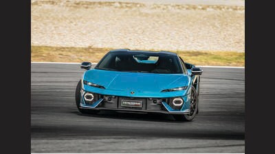 The Temerario is calmer, cleverer, and faster than the Huracán Technica. The Temerario is calmer, cleverer, and faster than the Huracán Technica.
