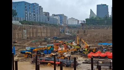 The evacuation was necessitated after 10 of the 20 houses developed cracks following collapse of the wall located at their rear portion. (HT Photos) The evacuation was necessitated after 10 of the 20 houses developed cracks following collapse of the wall located at their rear portion. (HT Photos)