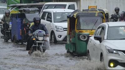 Vehicles wade through logged rain water during a heavy rainfall at Pandav Nagar in New Delhi on Thursday. (RAJ K RAJ /HT PHOTO) Vehicles wade through logged rain water during a heavy rainfall at Pandav Nagar in New Delhi on Thursday. (RAJ K RAJ /HT PHOTO)