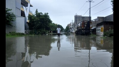 Water-logging in Jankipuram sector 8, 9 after Wednesday’s heavy rainfall, in Lucknow, on Thursday (HT Photo) Water-logging in Jankipuram sector 8, 9 after Wednesday’s heavy rainfall, in Lucknow, on Thursday (HT Photo)