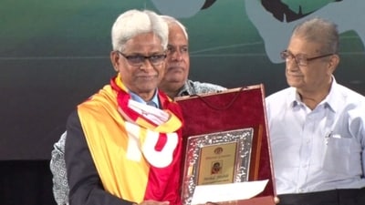Mohammed Habib receives the Bharat Gaurav award from East Bengal. (East Bengal) Mohammed Habib receives the Bharat Gaurav award from East Bengal. (East Bengal)