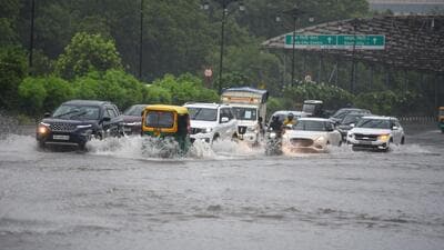 With Thursday’s downpour, Safdarjung — the city’s base weather station — logged 13.1mm of rain in the 24 hours till 8.30am, followed by 79.4mm over the next nine hours. (Parveen Kumar/HT Photo) With Thursday’s downpour, Safdarjung — the city’s base weather station — logged 13.1mm of rain in the 24 hours till 8.30am, followed by 79.4mm over the next nine hours. (Parveen Kumar/HT Photo)
