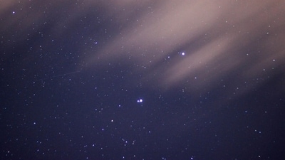 Glowing white light with pill-shaped center in the sky alarms Upstate New York residents (Unsplash - representational image) Glowing white light with pill-shaped center in the sky alarms Upstate New York residents (Unsplash - representational image)