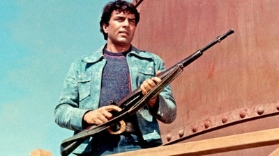 The shoot of Sholay was filled with many challenges and delays. The train robbery sequence in Sholay took about 20 days to film on the Mumbai-Pune line. (source: IMDb) The shoot of Sholay was filled with many challenges and delays. The train robbery sequence in Sholay took about 20 days to film on the Mumbai-Pune line. (source: IMDb)