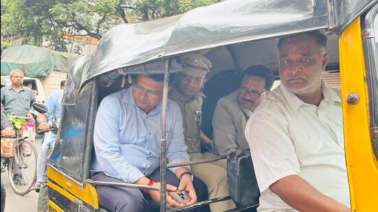Civic commissioner tours city on auto to take stock of Ganesh Festival preparations