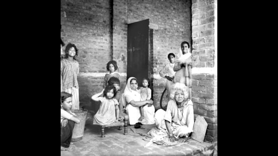The 1941 census recorded Delhi’s population at 917,939. By 1951, after the influx of Hindu and Sikh refugees and the departure of many Muslims, it had nearly doubled to 1.74 million. (Wikimedia Commons/Photo division)