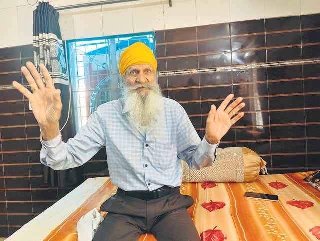Atma Singh was just 15 when armymen arrived in his village in Lahore and gave his family barely 15 minutes to pack before putting them on a train. (HT photo) Atma Singh was just 15 when armymen arrived in his village in Lahore and gave his family barely 15 minutes to pack before putting them on a train. (HT photo)