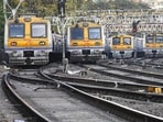 Mumbai... 02 May 2012.... News... Trains on all the tracks are halted due to the technical problem between Churchgate and Marine Lines station causing half an hour delay for local trains on Western Railway in the evening on Wednesday... HT photo by Mahendra Parikh (Hindustan Times)