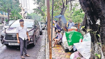 Mumbai, India - Aug. 15, 2025:View of Nepean Sea Road at Malabar Hill, showing the illegal encroachment footpath on one side and parking on the both side in Mumbai, India, on Friday, August 15, 2025. (Photo by Anshuman Poyrekar/ Hindustan Times) (Hindustan Times)