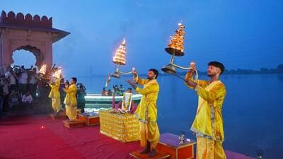 The Yamuna Arti at Vasudev Ghat in north Delhi on Friday. (Vipin Kumar/HT Photo) The Yamuna Arti at Vasudev Ghat in north Delhi on Friday. (Vipin Kumar/HT Photo)